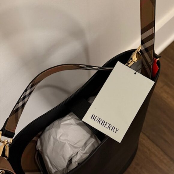 NWT Burberry Logo Medium Leather Bucket Bag!!  MSRP $1680 - Picture 2 of 5